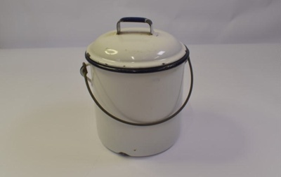 Enamelware billy can; CH22/137