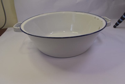 Enamelware round basin; Kockums Jenverk; CH22/142