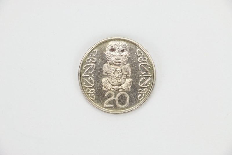 New Zealand Queen Elizabeth II twenty cent coin; Robert Maurice