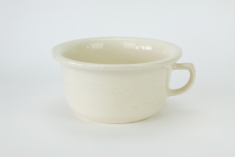 Chamber pot; Crown Lynn Potteries Ltd; circa 1943 1950; 02159 eHive