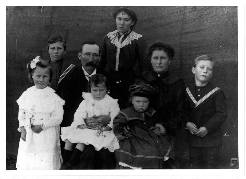 Wallace Family Victor, (father) Alice (friend) Emily (mother