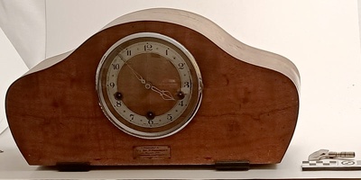 Clock, Mantel and key; 2001/16