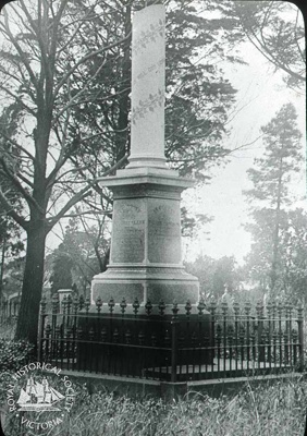 Thomson family : Old Melbourne Cemetery, c. 1920; Miller, Everard Studley, 1886-1956.; GS-TM-16