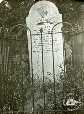John Jones Peers : Old Melbourne Cemetery, c. 1920; Miller, Everard Studley, 1886-1956.; GS-TM-38
