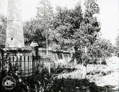 Old Melbourne Cemetery: view of the southern boundary, c. 1920; Miller, Everard Studley, 1886-1956.; GS-TM-30