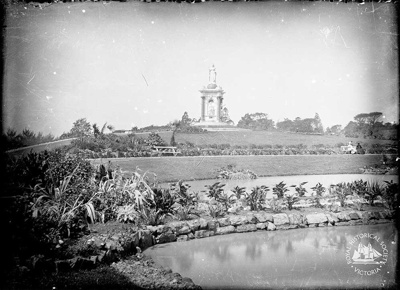 Queen Victoria statue, St Kilda Road, Melbourne, c. 1915; Merlo, Paul William, 1877-1954; c. 1915; GN-GN-0460