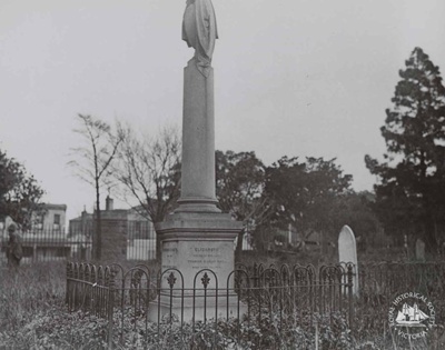 D'Arch family : Old Melbourne Cemetery, c. 1920; Miller, Everard Studley, 1886-1956.; GS-TM-61 D'Arch family : Old Melbourne Cemetery, c. 1920; Miller, Everard Studley, 1886-1956.; GS-TM-61