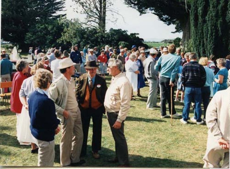 Brookside historical walk good friday 1990 crowd 2 ehs 3820 ehive