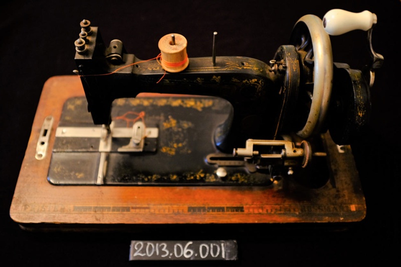 Portable Sewing Machine; Frister & Rossmann; 2013.06.001 eHive