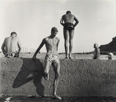 At Newport; Max DUPAIN; 1952; 2019.002