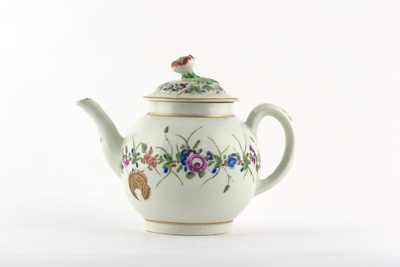 Tea pot; WORCESTER PORCELAIN; c. 1865 - 1870; 1993.113