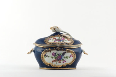 Covered tureen; WORCESTER PORCELAIN; c. 1755 - 1770; 1993.110