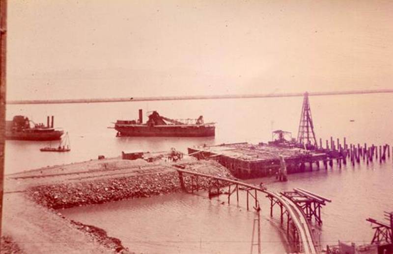 Wharf Construction. Townsville Port Harbour.; TMML0270 eHive