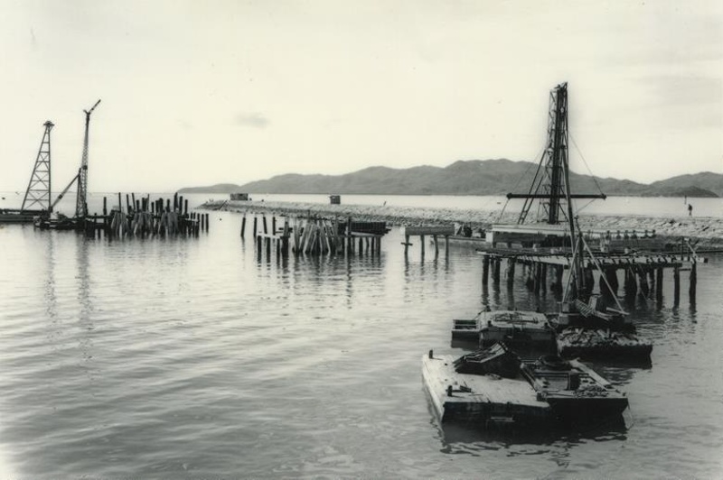 Wharf construction. Townsville Port Harbour. ; TMML0470 eHive