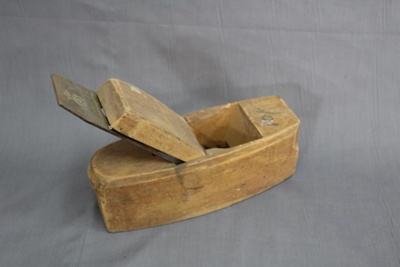 Wooden jack plane; 18 