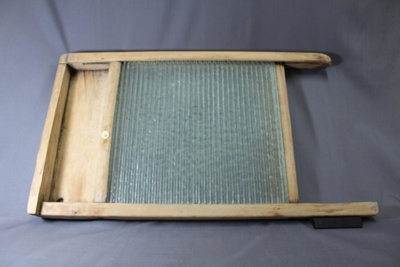 Glass washing board; 58 