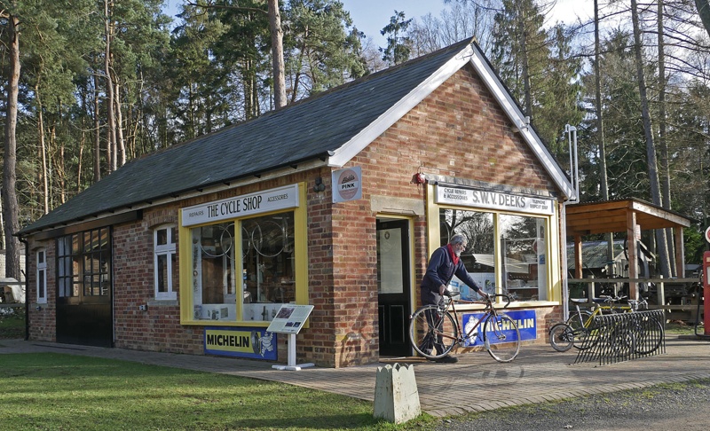 Green sale cycle shop