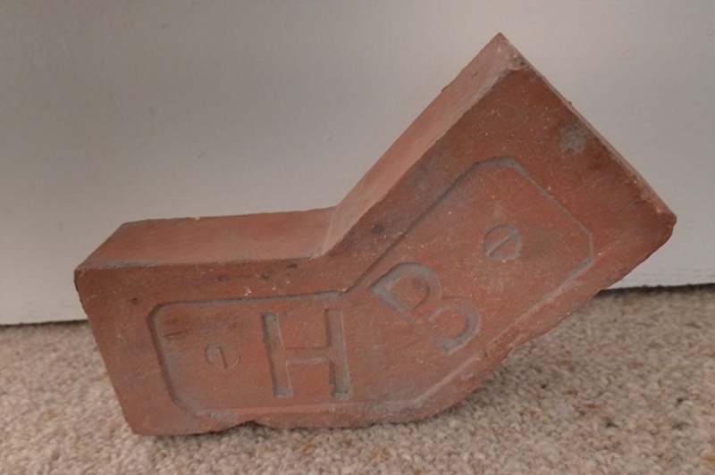 Brick, angle brick