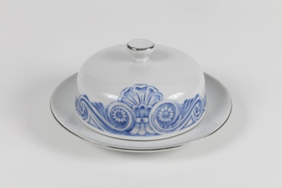 Dish, small, circular, white, on saucer-shaped base, with cover, illustration, blue, stone carving, Forbes, for butter; Unknown maker; 16.11.1980; 200.87