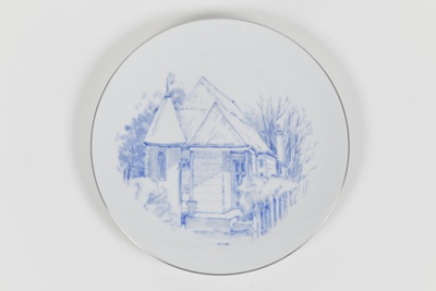 Plate, breakfast, china, white, illustration, blue, of house in High Street Willoughby.; Thomas of Germany; 18.5.1978; 200.31