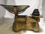 Shop scales and 4 weights; ULM 1997 267 