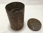 Tin (a) containing tobacco (b); ULM 1996 051 a and b 