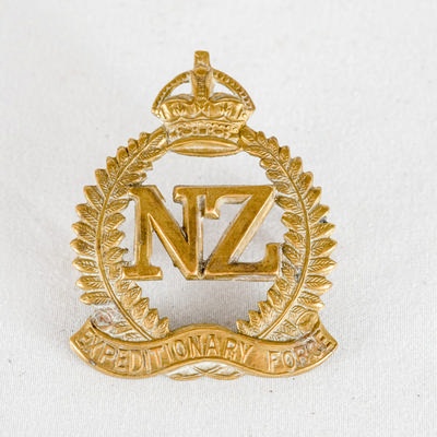 Military, badge; unknown maker; ?; RX.1998.40.1