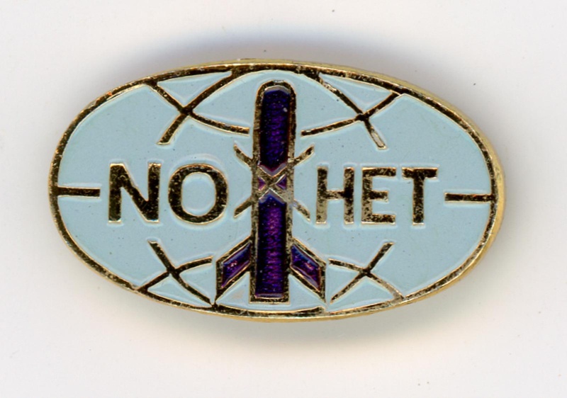 GWL-2015-112-45: Badge: NO HET; 1980s GWL-2015-112-45: Badge: NO HET; 1980s