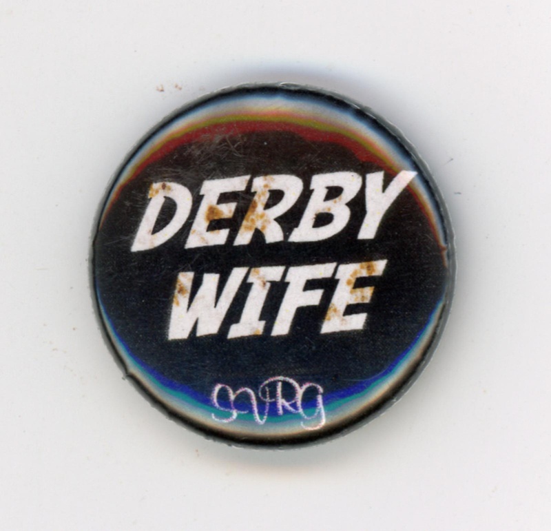 Badge: Derby Wife SVRG; Stuttgart Valley Roller Derby; c.2007-2011; GWL-2013-46-4
