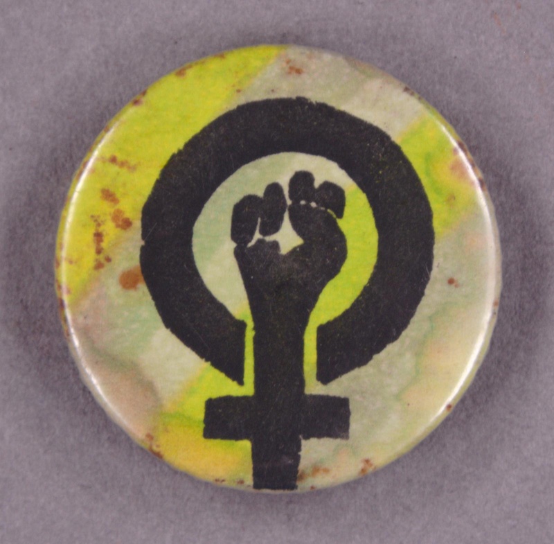 Badge: Feminist power symbol; GWL-2015-111-11