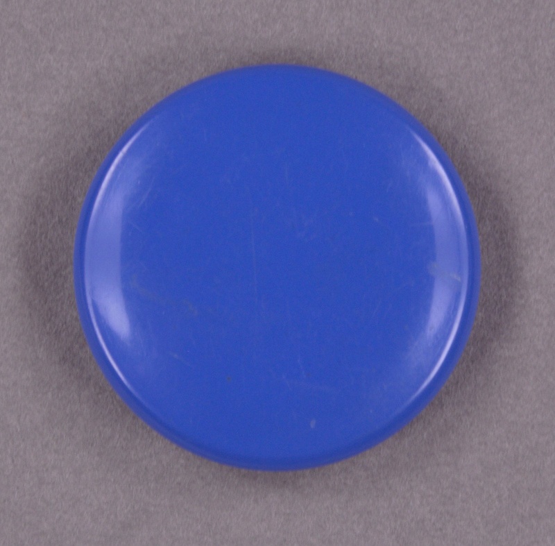 Badge: Blue button; GWL-2013-50-66