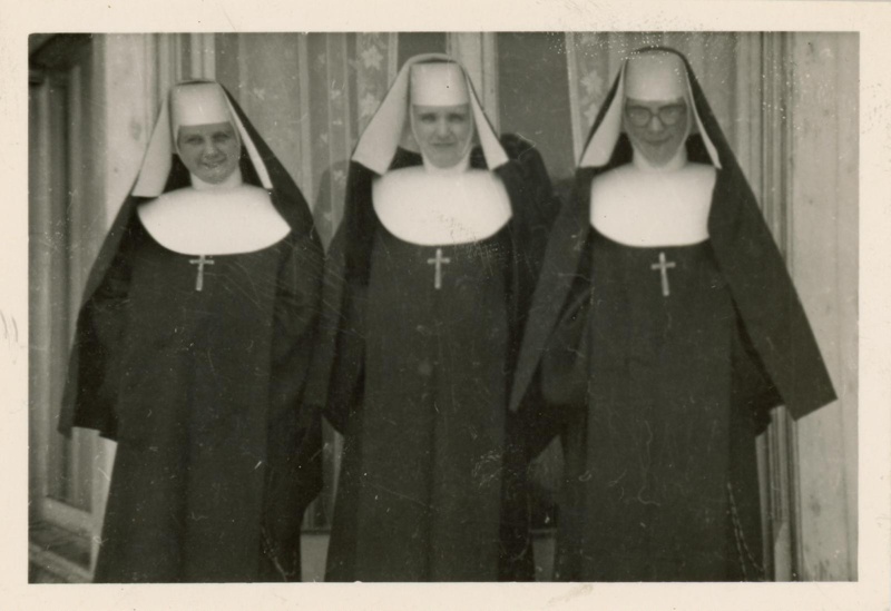 Photograph: Sister Ann with two nuns; GWL-2017-107-24