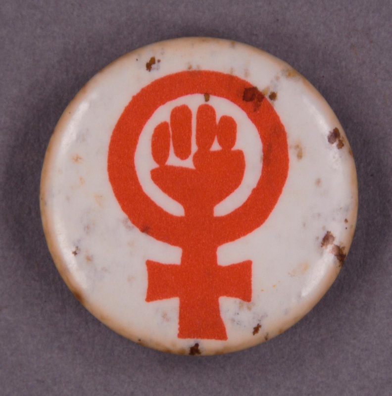 Badge: Feminist power symbol; GWL-2015-111-12