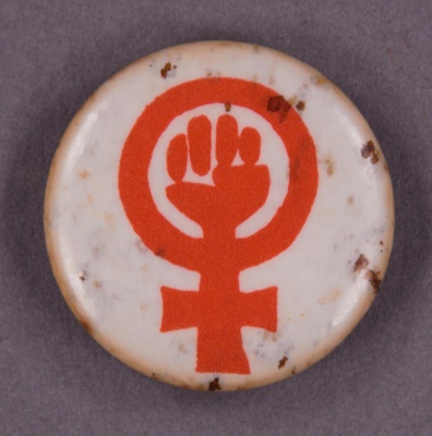 Badge: Feminist power symbol; GWL-2015-111-12