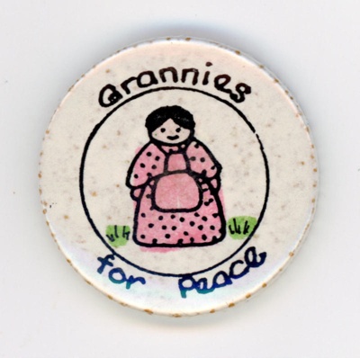 Badge: Grannies for Peace; GWL-2014-49-4