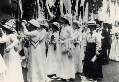 Postcard front: Women's Coronation Procession; Unknown photographer; 1911; GWL-2024-6-11