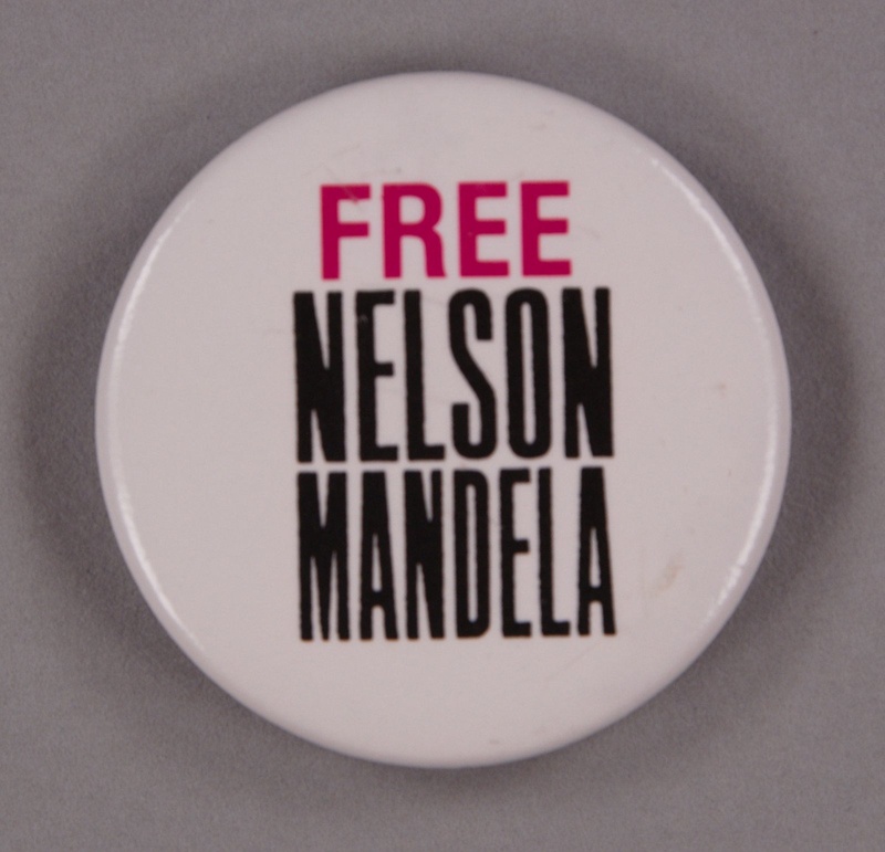 Badge: Free Nelson Mandela; 1980s; GWL-2012-24-5-2