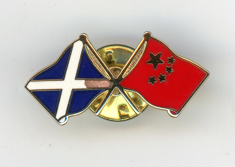 GWL-2015-112-26: Badge: Crossed Scotland & China flags