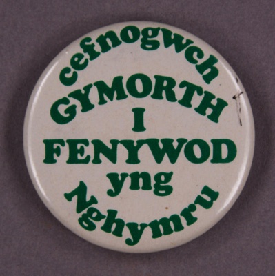 Badge: Cefnogwch Gymorth I Fenywod yng Nghymru; GWL-2015-111-53