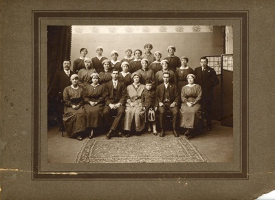 Photograph: Munitions Workers; Whyte & Sons; 1914-18; GWL-2011-10-3
