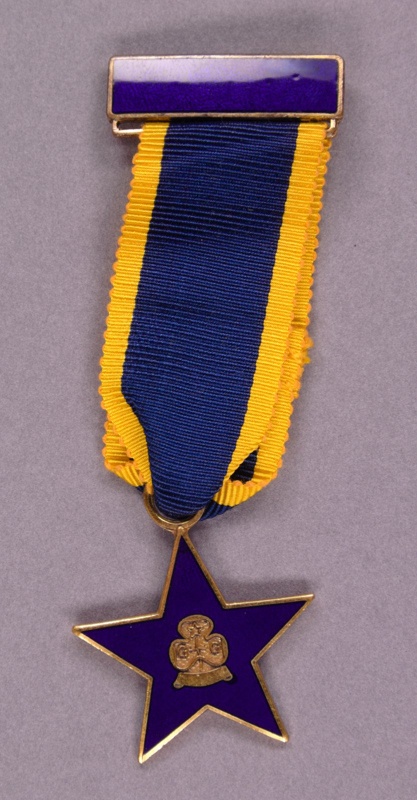 Medal: Blue star with trefoil; Girl Guides Association; GWL-2013-50-16