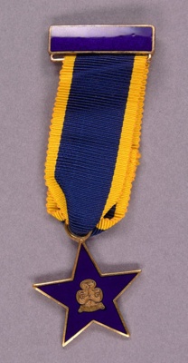 Medal: Blue star with trefoil; Girl Guides Association; GWL-2013-50-16