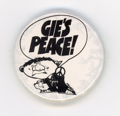 GWL-2015-112-11: Badge: Gie's Peace; CND; c.1980s