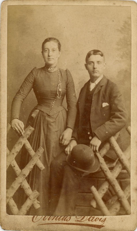 Carte de Visite photograph: unidentified couple; Ovinius Davis; c.1880-1910; GWL-2022-148-1