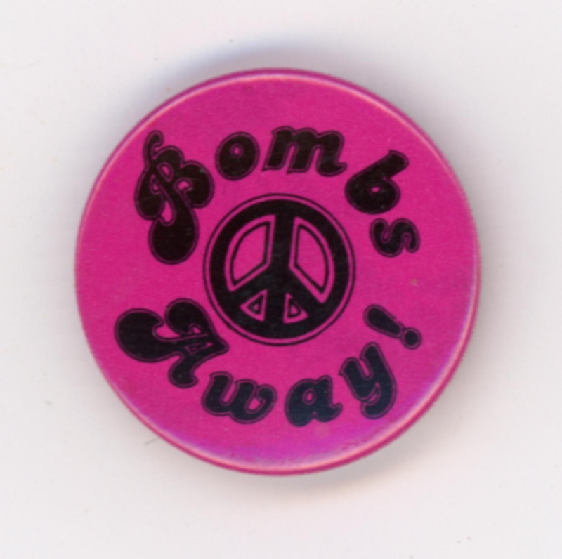 GWL-2015-112-39: Badge: Bombs Away!