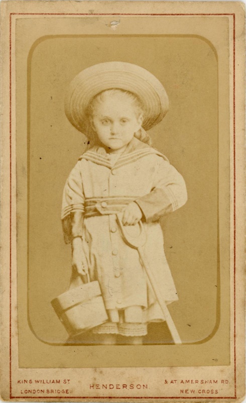 Carte de Visite photograph: Unidentified girl; A.L. Henderson; 1860-1887; GWL-2022-148-8