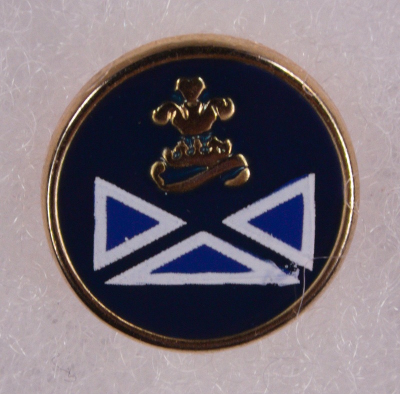 Badge: Scottish flag with fleur-de-lis; GWL-2013-50-63