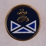 Badge: Scottish flag with fleur-de-lis; GWL-2013-50-63