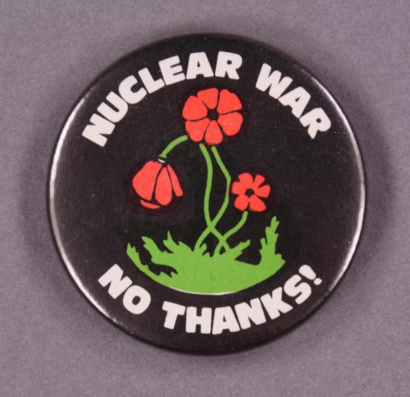Badge: Nuclear War ~ No Thanks; GWL-2013-59-14