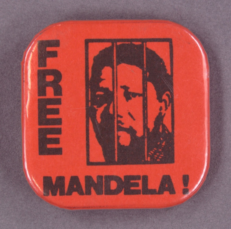 Badge: Free Mandela; GWL-2013-50-79